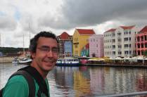 Admirado com a beleza de Willemstad, em Curaçao